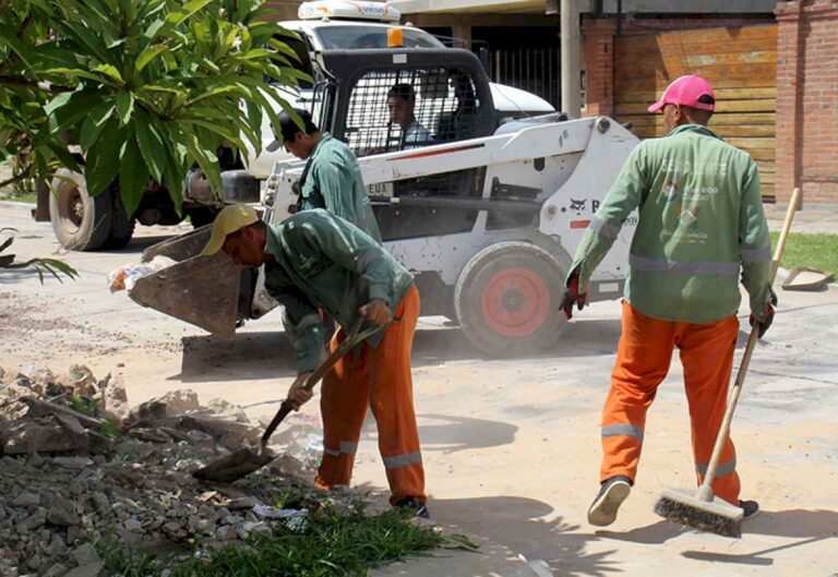 la-municipalidad-de-resistencia-continua-con-operativos-de-descacharrado-en-los-barrios