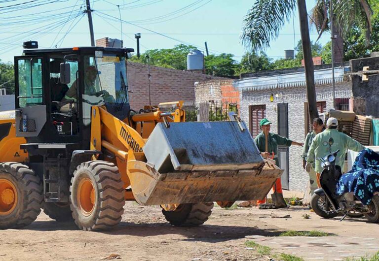 el-municipio-ejecuto-descacharrado-y-limpieza-integral-en-la-zona-de-villa-ercilia