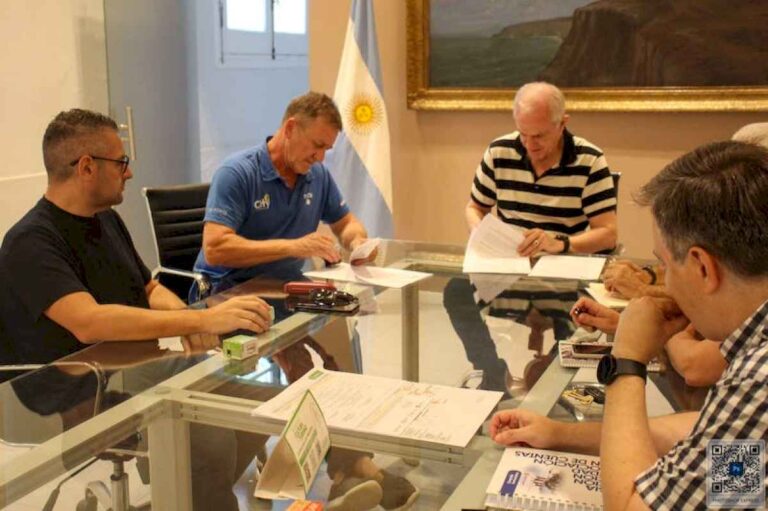 estacionamiento-medido-inteligente:-la-municipalidad-de-resistencia-firmo-un-acuerdo-con-kiosqueros-para-la-carga-de-credito