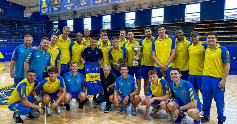 El equipo de Básquet de Boca dio la vuelta olímpica con la presencia de Riquelme