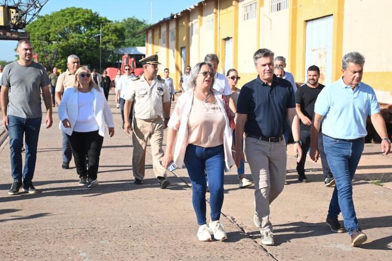 Zdero supervisó la entrega del nuevo escáner aduanero para el Puerto de Barranqueras