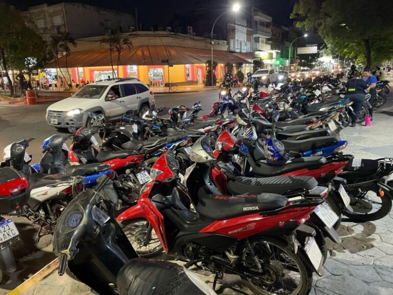 En el lapso de una hora, secuestraron 100 motocicletas por la falta de casco