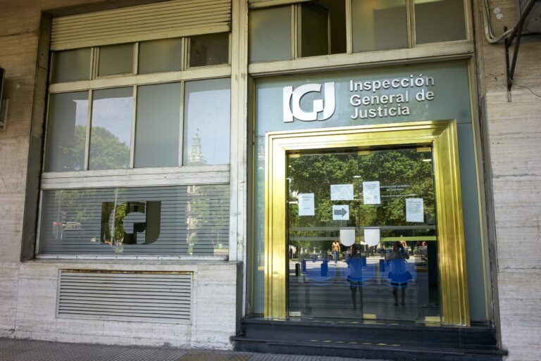 Simplifican trámites para la transformación societaria de empresas y emprendimientos