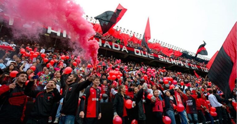 Clima tenso en Colón: mientras se busca técnico, aparecieron pintadas contra los dirigentes