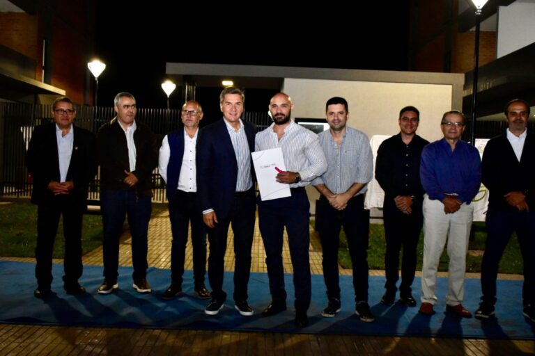 Sáenz Peña: Zdero inauguró un complejo habitacional con 32 departamentos para familias