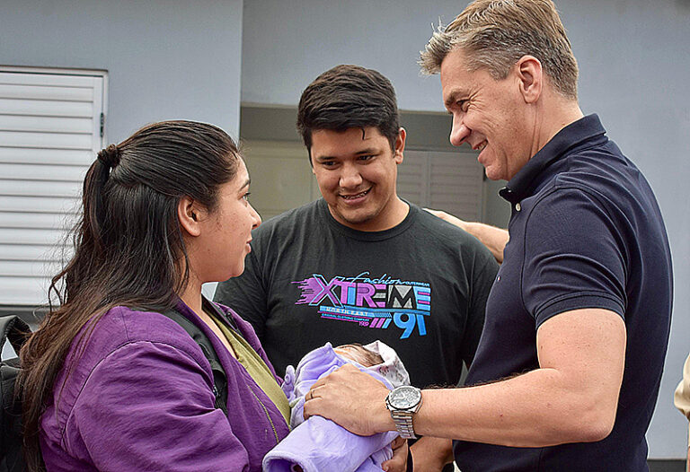 El gobernador Zdero entregó viviendas cumpliendo el sueño de familias de Fontana