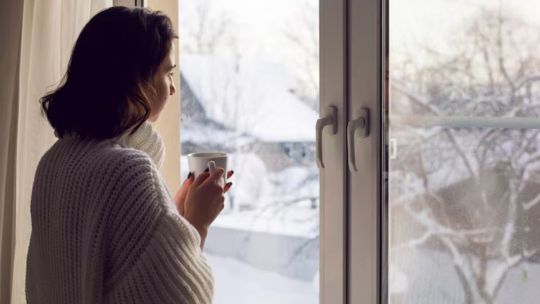 Así podés evitar el ingreso de frío por la ventana en invierno