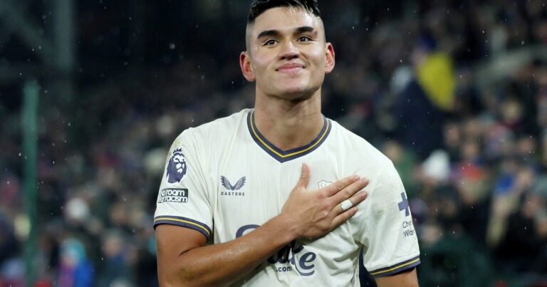 Everton quedó encantado con Carlos Alcaraz y lo compró en forma definitiva