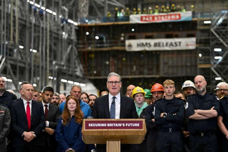 Starmer presentó una agresiva estrategia de defensa y Gran Bretaña espera una guerra