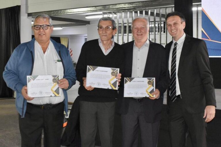 Fontana rindió homenaje a su escuela pionera en un emotivo aniversario