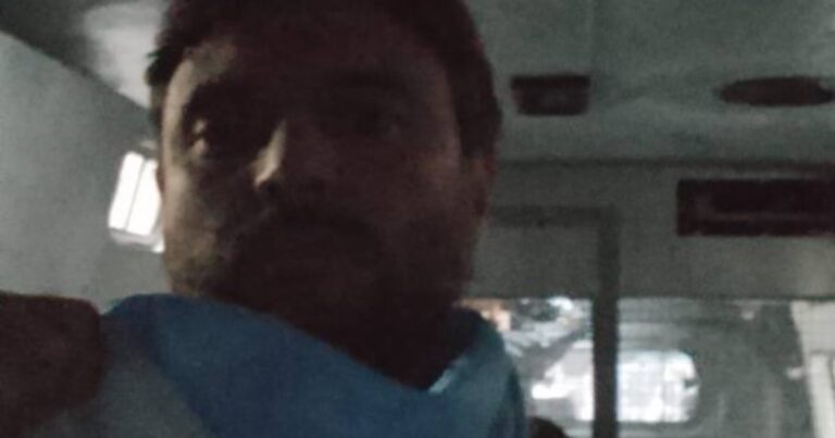 La foto que Juan Grabois publicó desde la camioneta en la que estaba detenido