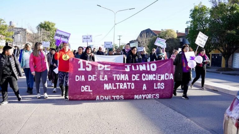 Caminata por el Buen Trato a las Personas Mayores en Barranqueras