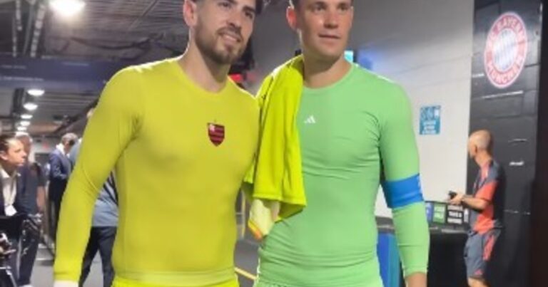 Video: Rossi intercambió camiseta con Neuer