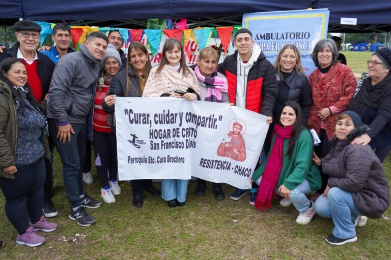 La vicegobernadora Schneider acompañó a Fortaleza en Movimiento en el Parque de la Democracia