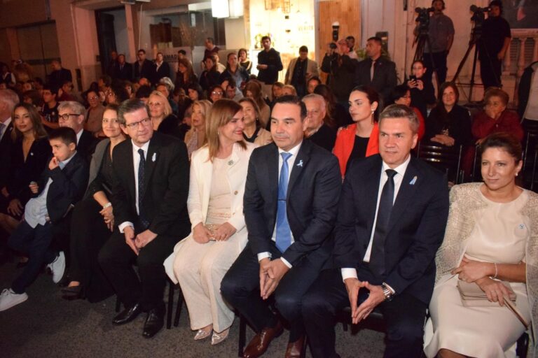 Zdero participó de la reapertura del Teatro Vera de Corrientes