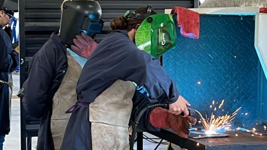 Comportamientos dispares: la industria repuntó pero la construcción volvió a caer en mayo