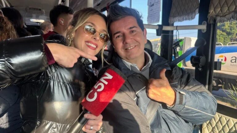 El chofer que conquista corazones en la línea 45: canta Luis Miguel y es viral