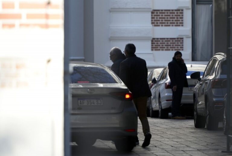 Kicillof definió con sus intendentes presentar un frente propio, por si no hay acuerdo
