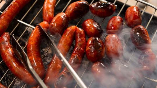 Por qué no deberías asar carne curada: el riesgo invisible de las nitrosaminas