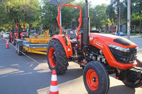 Municipio adquirió camiones regadores y tractores desmalezadores para reforzar los servicios