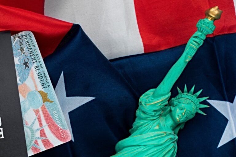 El alivio de Uscis ante los retrasos por la green card en EE.UU. y la advertencia del formulario I-90