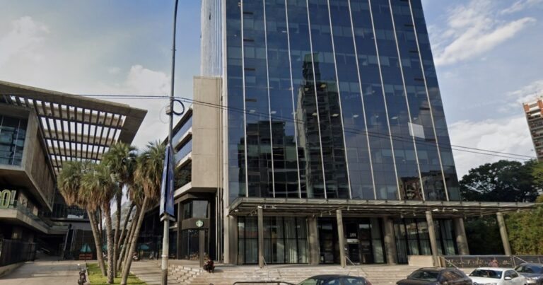 Una embarazada llegó desde Pergamino a pasar las vacaciones a Buenos Aires y murió tras un pico de presión: lograron salvar a su beba