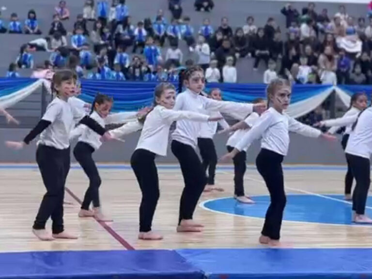 Autoridades del Ministerio de Educación acompañaron la muestra de invierno del CEF nº 1 de Resistencia