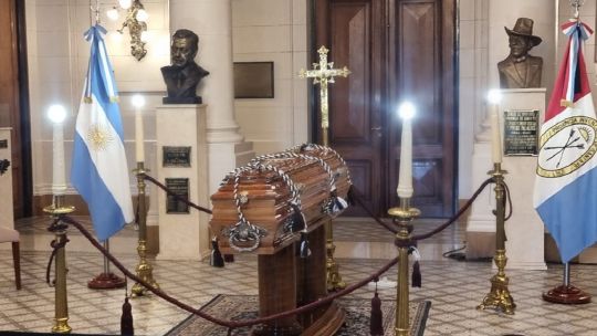 El último adiós a Locomotora Oliveras: cientos de personas participaron del velatorio público en la Legislatura de Santa Fe