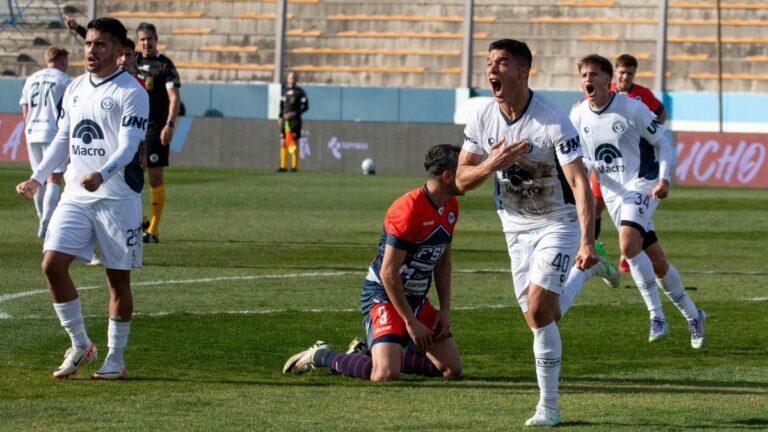 Independiente Rivadavia ganó en la última jugada y es el primer clasificado a cuartos de la Copa Argentina