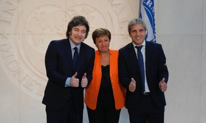El FMI optimista con Milei: mantuvo las proyecciones mientras sigue la fuga de dólares