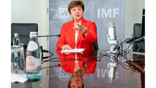 FMI: perdón por la falta de reservas, cambios poselectorales y un aviso por la fragilidad monetaria