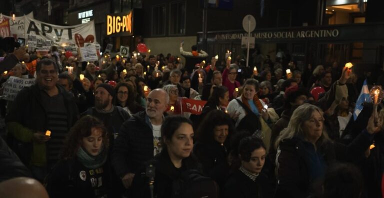 Con Marcha de las Velas y la actriz Cecilia Roth. Los trabajadores del Garrahan anunciaron más protestas
