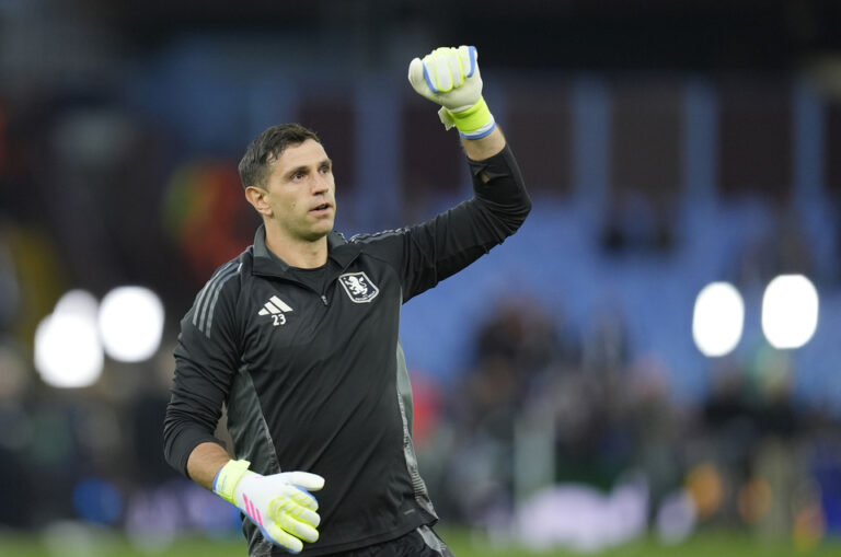 Dibu Martínez fue nominado al Premio Lev Yashin del Balón de Oro como mejor arquero del Mundo