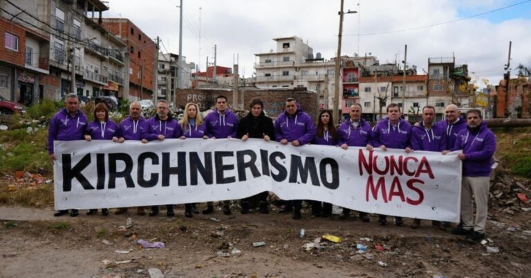 «Pequeña Bolivia»: cómo es el barrio de La Matanza en el que Milei se sacó la foto de lanzamiento de campaña en provincia de Buenos Aires