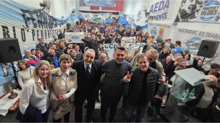 «Milei o Peronismo»: Fuerza Patria realizó su primer acto en la Ciudad de Buenos Aires