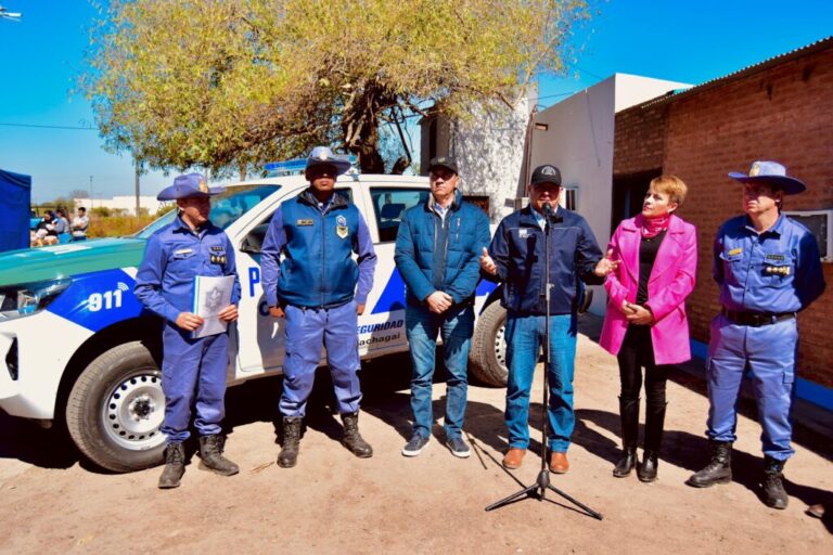 Plan Chaco Seguro: Zdero entregó un nuevo vehículo para la Policía Rural de Machagai