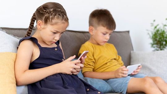 La prohibición de Australia y el desafío de educar en la era digital