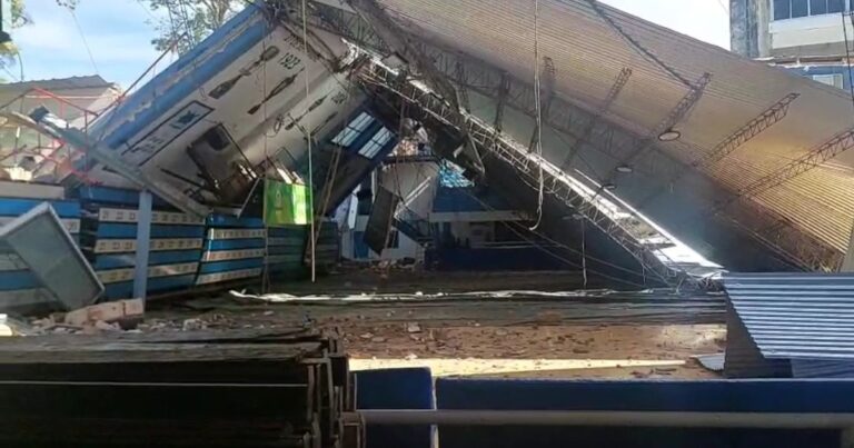 El impactante derrumbe que sufrió el estadio de Regatas Corrientes