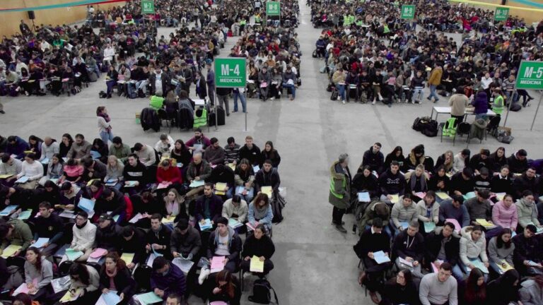 Escándalo en Examen de Residencias: exministro de Educación pidió deportar a los tramposos