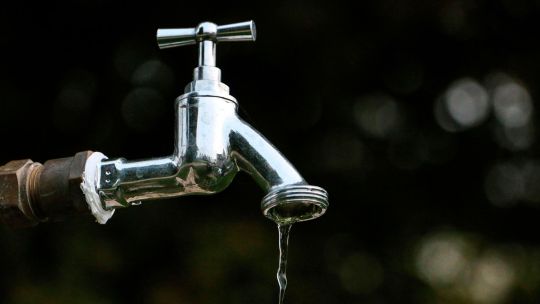 La Justicia frenó por seis meses los cortes de agua impulsados por el Gobierno en casos de falta de pago