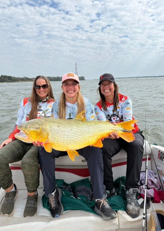 Primero las damas: histórico triunfo femenino en el 60 Torneo Nacional de Pesca del Dorado