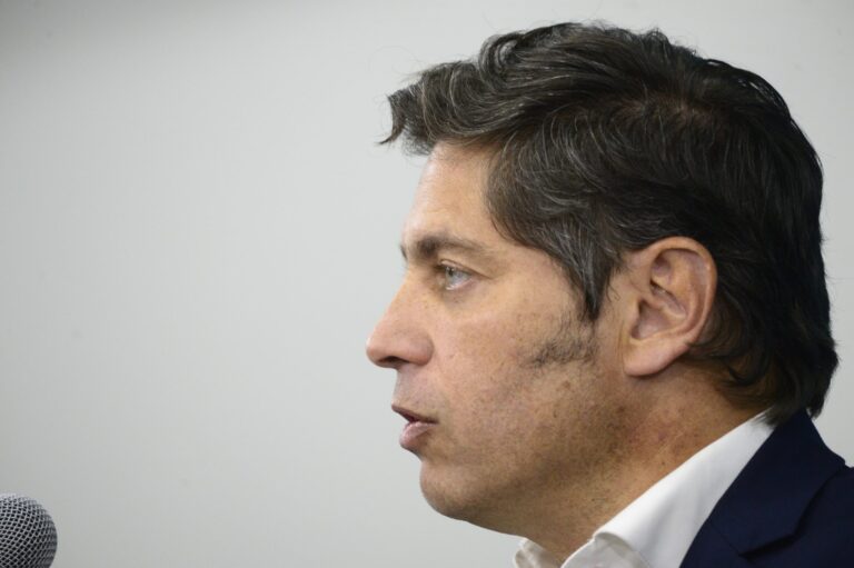 En modo electoral: Kicillof lanza un plan para combatir las altas tasas y ofrece un guiño libertario