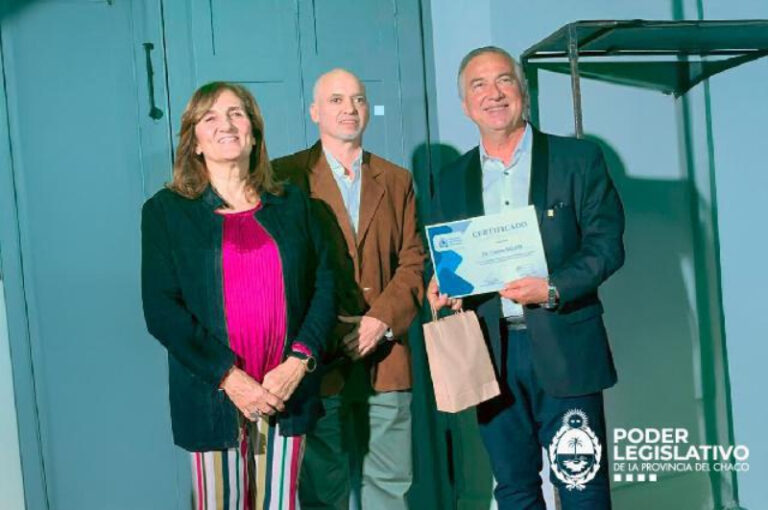 La Sociedad de Cirugía del Chaco distinguió al Dr. Carlos Salom