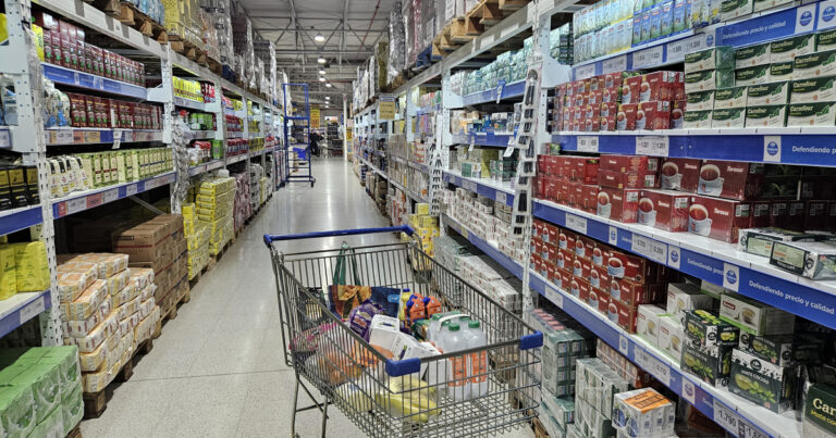 Boom de alimentos importados: mueven el 10% de las ventas en supermercados pero el freno del consumo les puso un techo