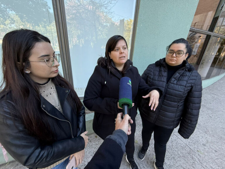 Más de 30 profesionales residentes reclaman que fueron desvinculados sin causa del sistema sanitario provincial