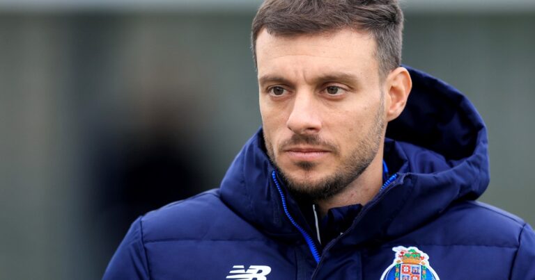 Congreso de Fútbol en Comunicaciones: pelota y pizarrón