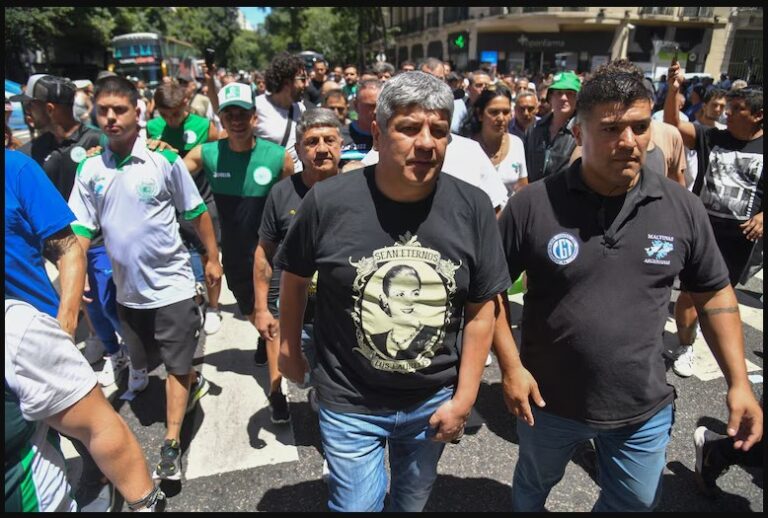 La Corte ordenó avanzar contra el gremio de los Moyano por el bloqueo a una empresa