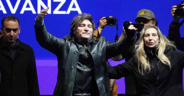 Elección en PBA: en LLA nadie confirma a Javier Milei en el búnker, pero se abrazan a la cuenta de bancas para hablar de un triunfo