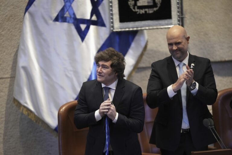 Grabois denunció que Milei se quedó con un millón de dólares que le dio Israel