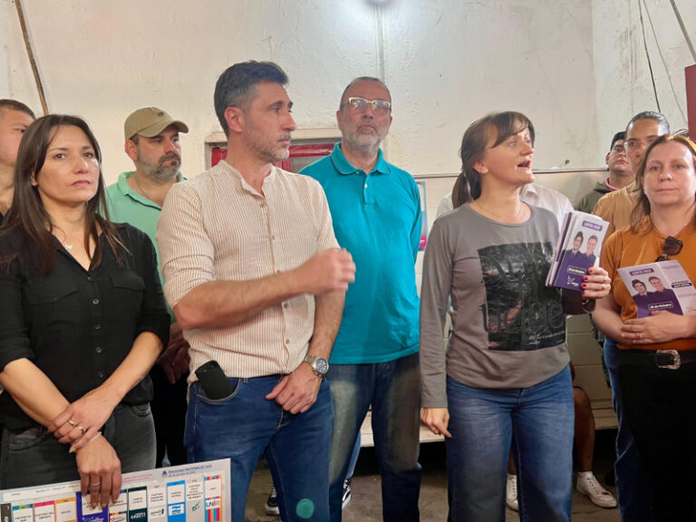 Silvana Schneider y los candidatos de LLA, llevaron sus propuestas a Puerto Tirol